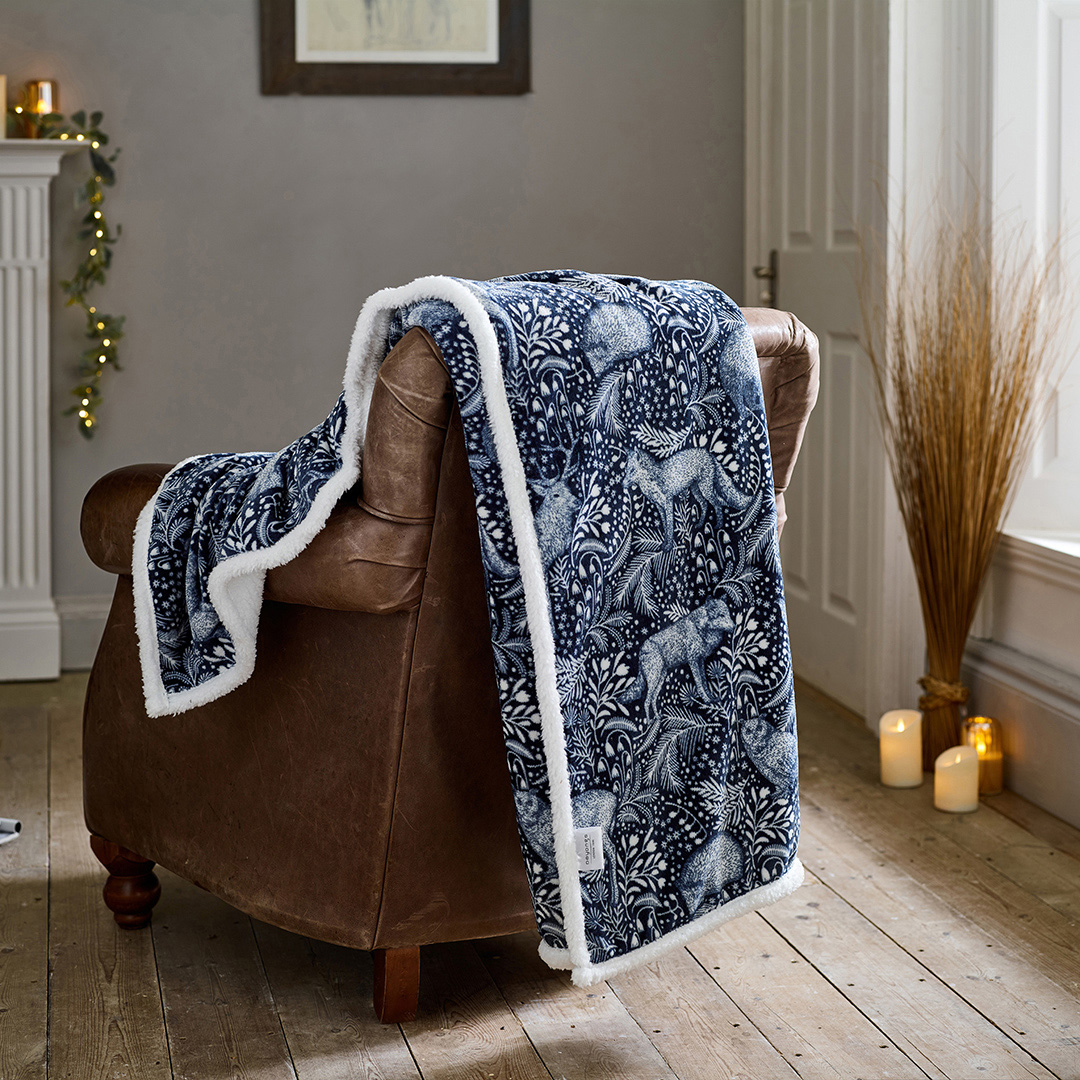 Deyongs   Woodland Folk 140x180cm Throw Navy in Size 180cm, BrandAlley