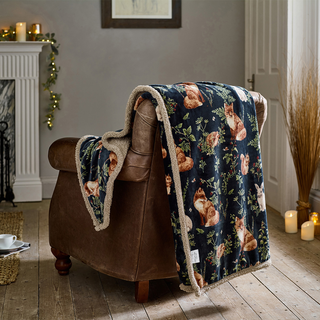 Deyongs   Woodland Wildlife 140x180cm Throw Navy in Size 180cm, BrandAlley