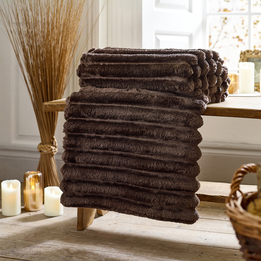 Deyongs   Alnwick 140x180cm Throw Mocha in Size 180cm, BrandAlley