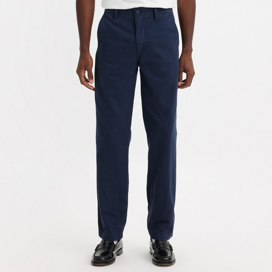 Levi's Men's   Navy Relaxed Straight Chino Trousers in Size 32 30, BrandAlley