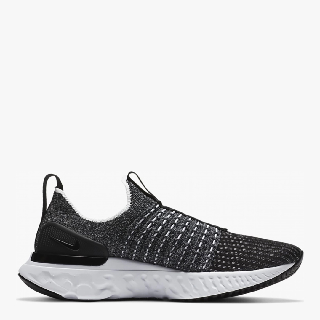 Women's Black/White Nike React Phantom Run 2 Trainers