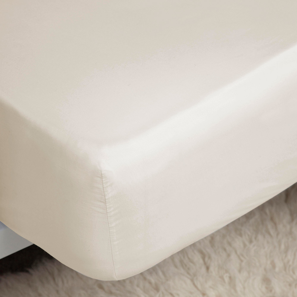 Belledorm    Ivory 450 Thread Count 100% Pima Cotton Fitted Sheet 200 X 200Cm, BrandAlley