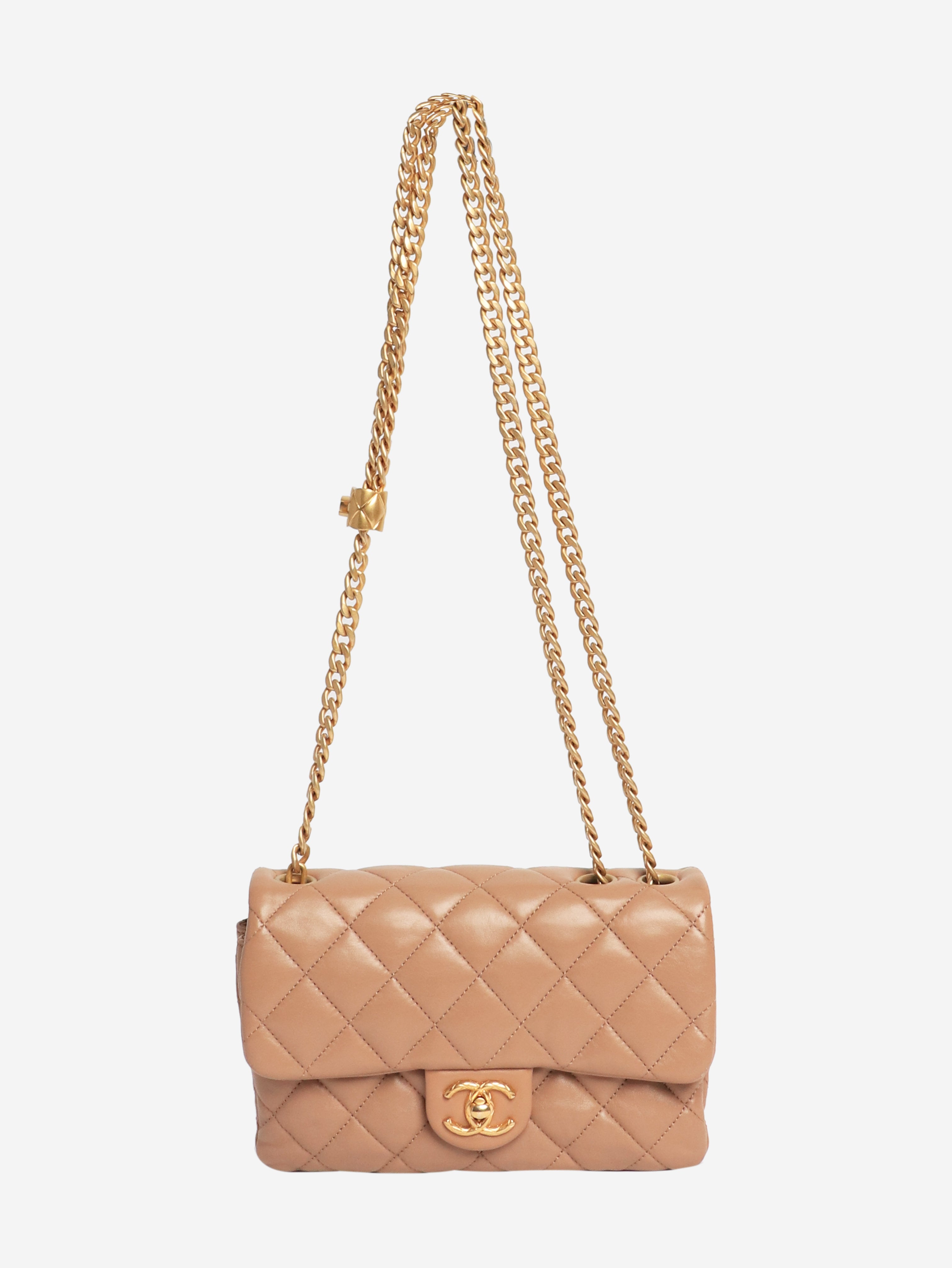 Pre-Loved Chanel Dusty pink flap bag – Size Standard Pre-Loved Chanel Dusty pink flap bag – Size Standard