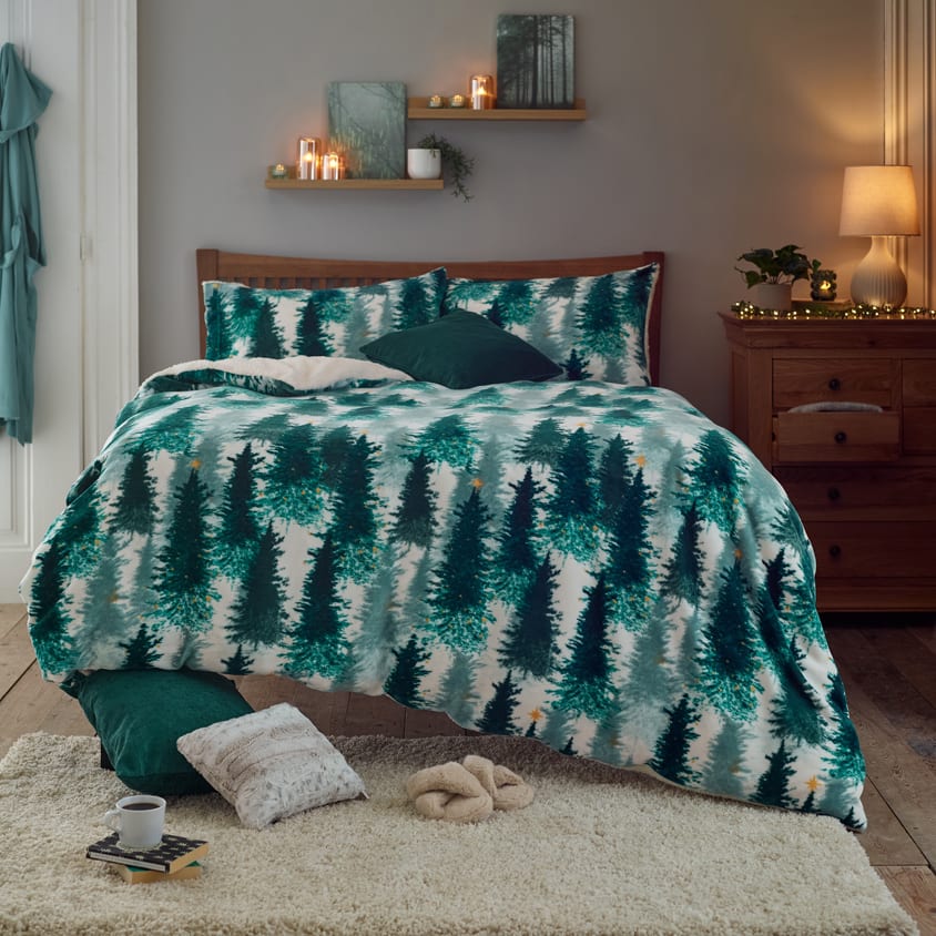 Deyongs     Fleece Printed Duvet Set Christmas Tree in Size Kingsize, BrandAlley
