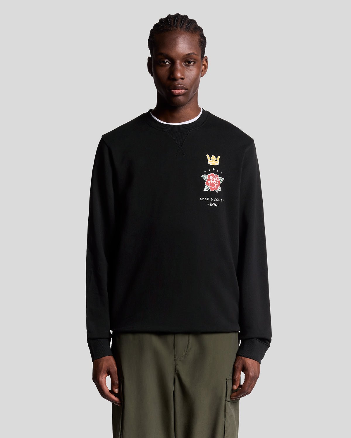 Lyle & Scott Men's  Pub Graphic Crew Neck Sweatshirt in Size M, BrandAlley
