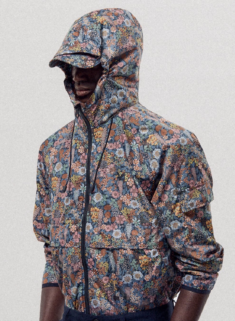 Lyle & Scott Men's  Hooded Windbreaker Jacket in Size XS, BrandAlley