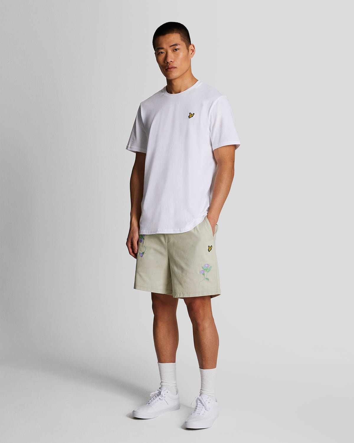 Lyle & Scott Men's  Thistle Club Embroidered Shorts in Size S, BrandAlley