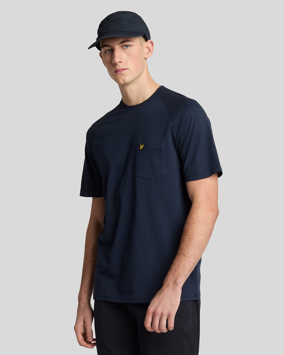 Lyle & Scott Men's  Linen Blend Raglan T-Shirt in Size XS, BrandAlley