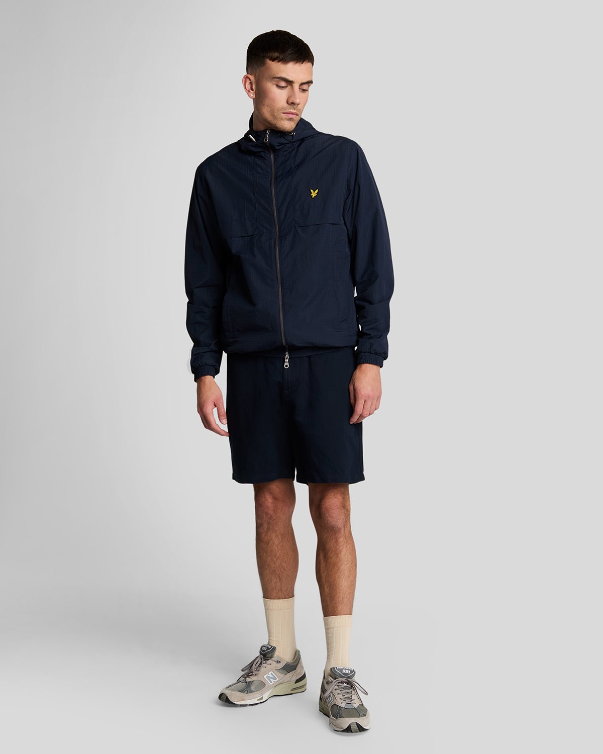 Lyle & Scott Men's   Navy Linen Blend Drawstring Shorts in Size S, BrandAlley