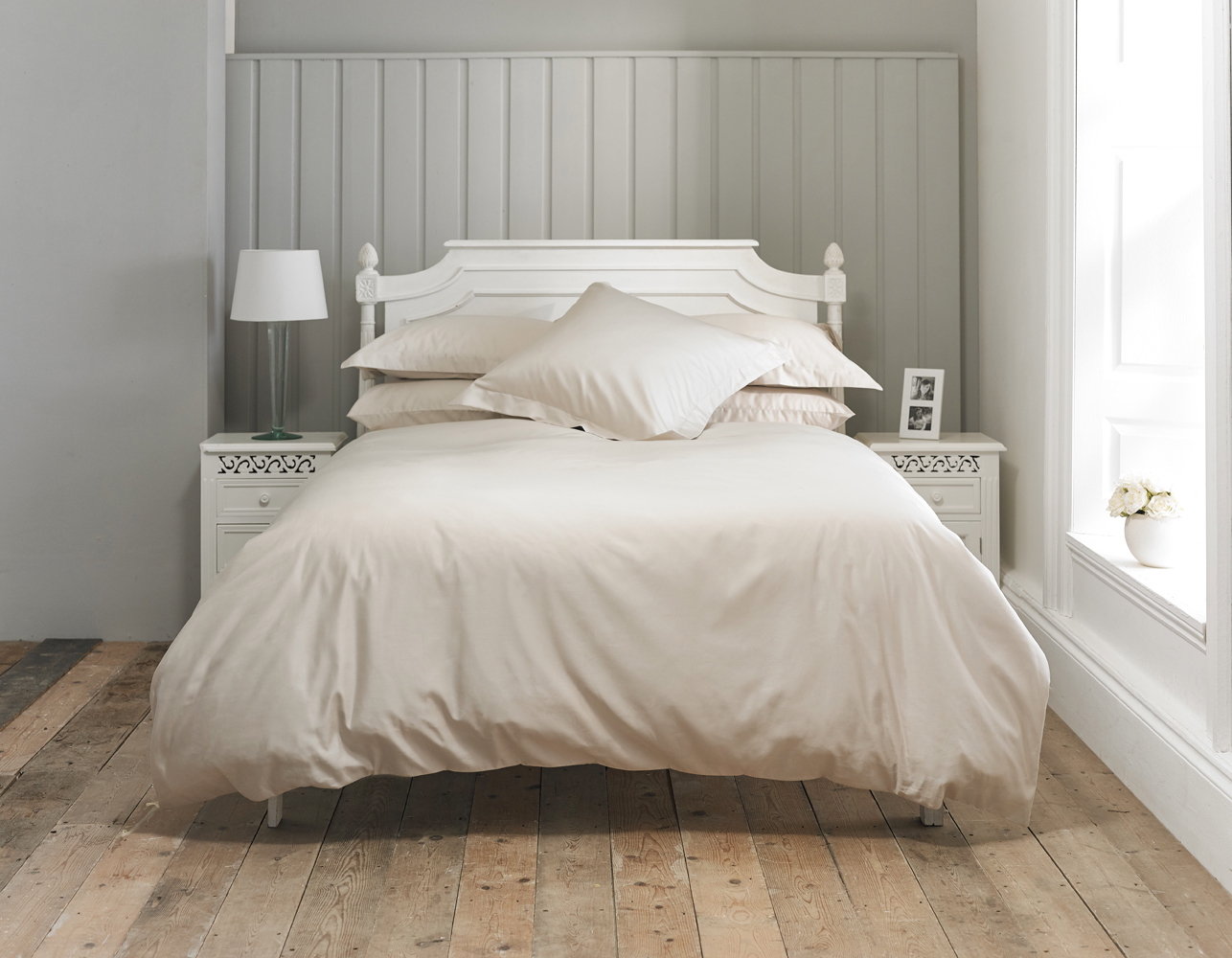 The Lyndon Company    Cream 800 Thread Count Cotton Duvet Set Prosecco in Size Superking, BrandAlley