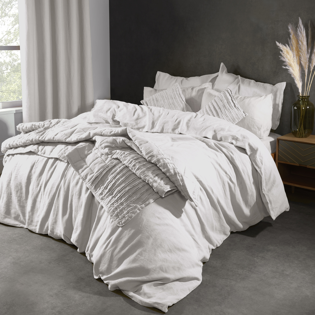 Lazy Linen    White Pure Washed Linen Quilted Throw , BrandAlley