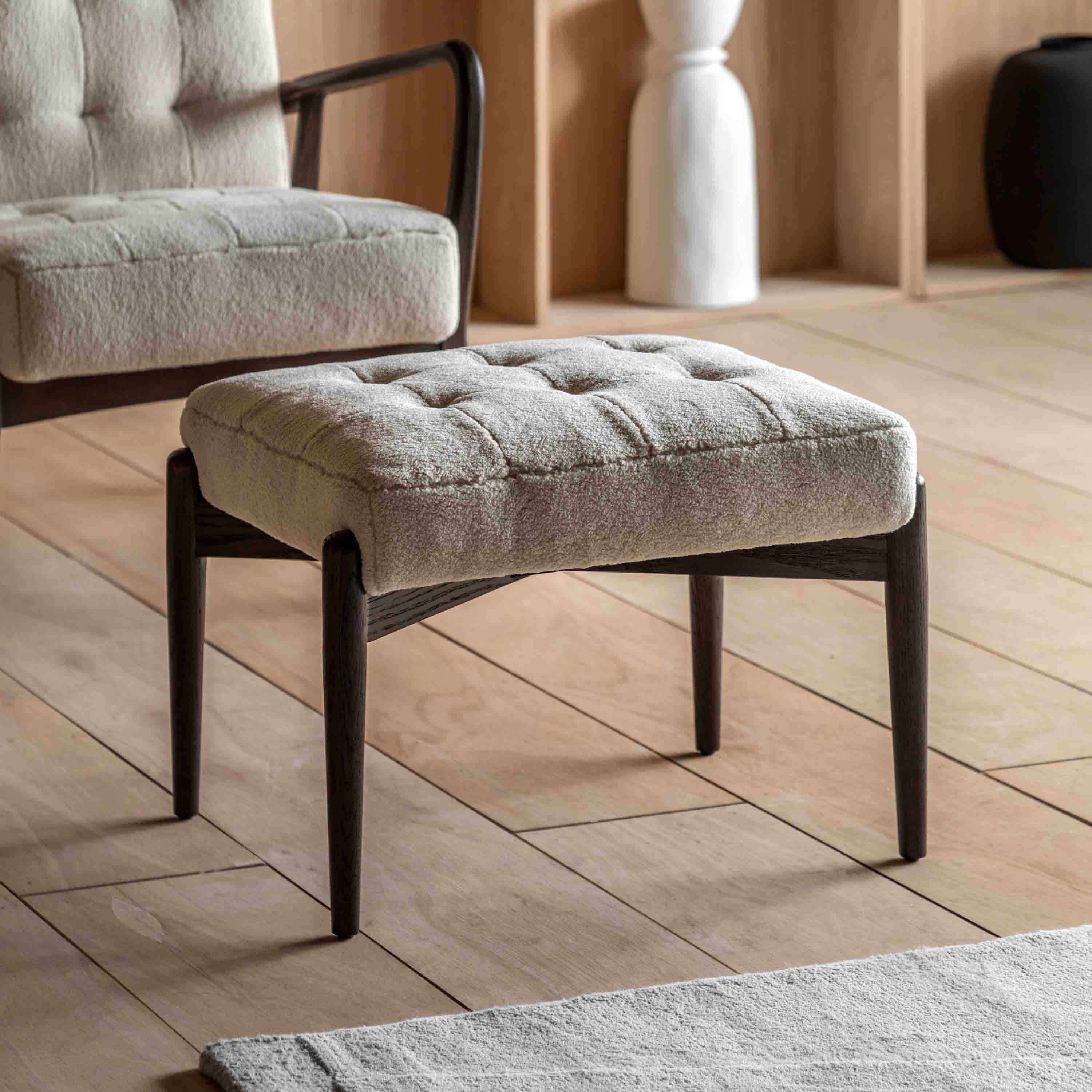 Gallery Living   Skadi Footstool Cream Faux Sheepskin in Size +44, BrandAlley