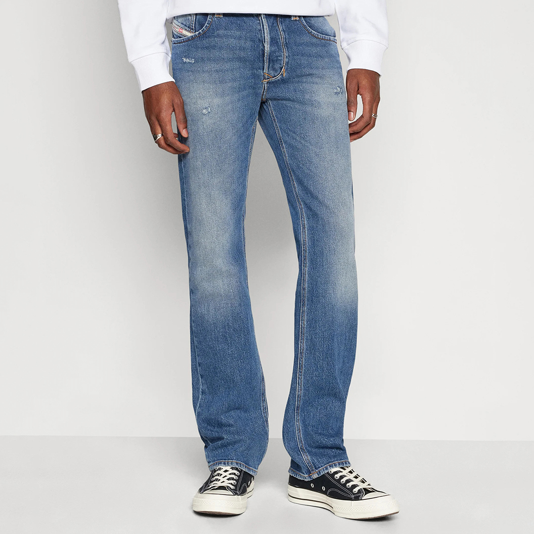 Diesel Men's   Blue 1985 Larkee Straight Stretch Jeans in Size 30 32, BrandAlley