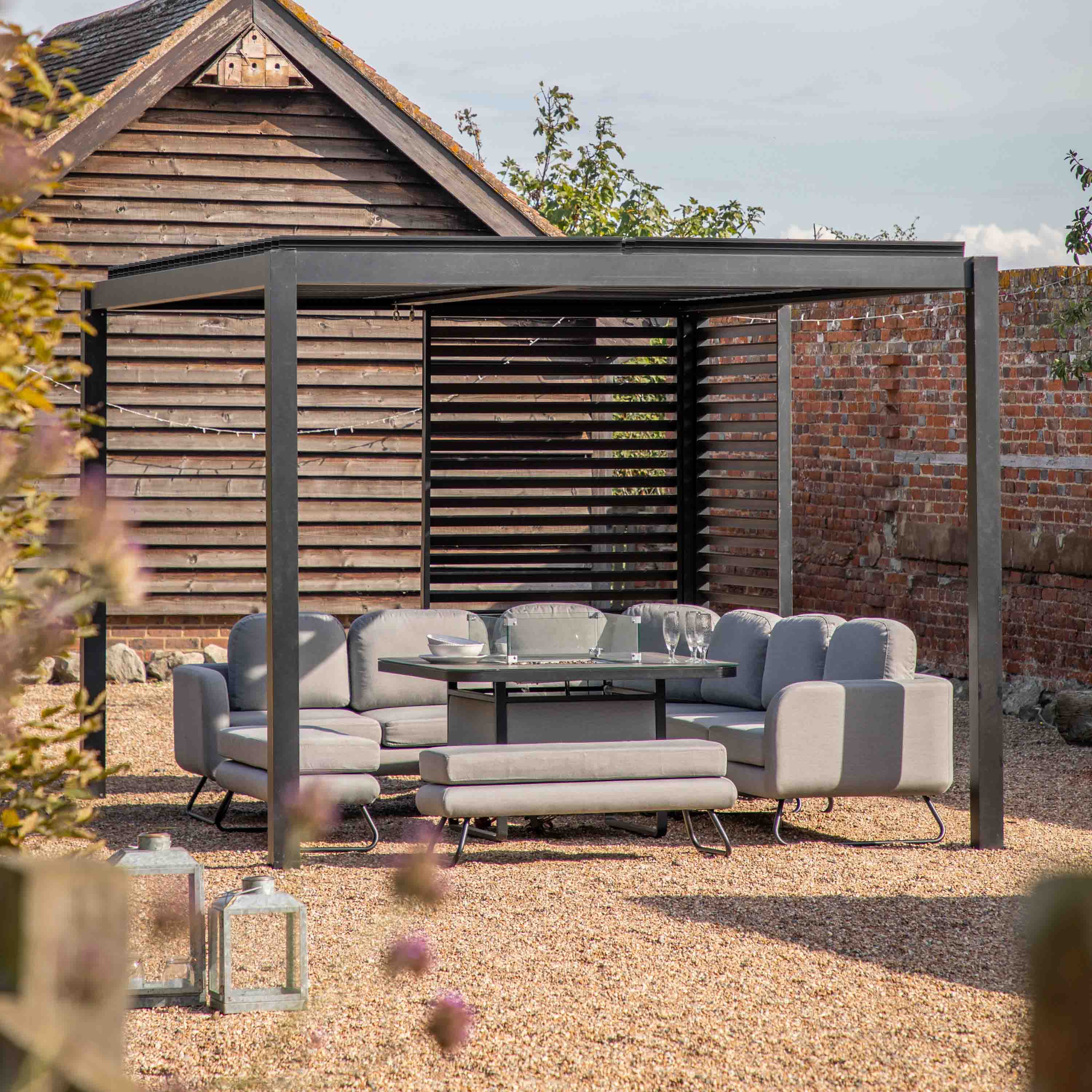 Gallery Living   Angles Pergola Swivel Screen in Size Large, BrandAlley