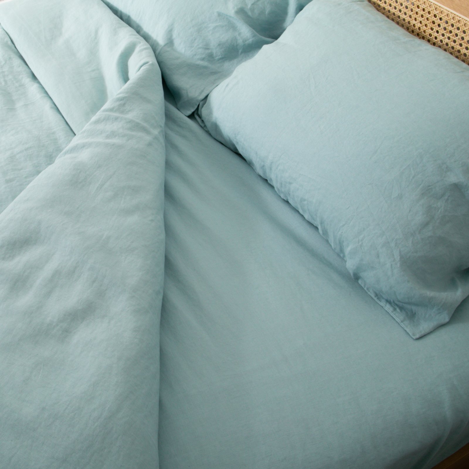 Native    Blue Aqua Single 100% Linen Fitted Sheet (90X190cm) in Size Single, BrandAlley