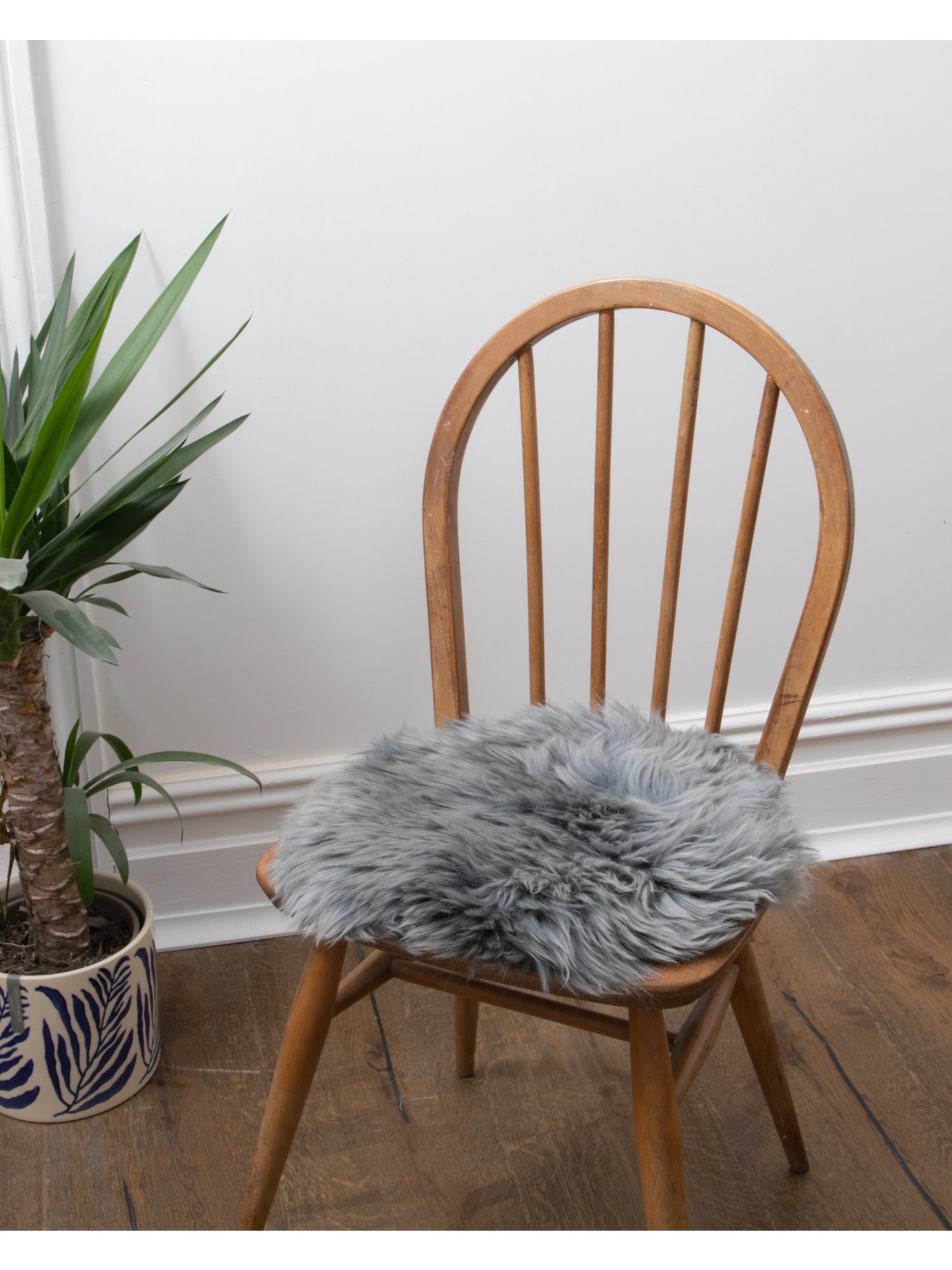 Native    Grey Sheepskin Chair Pad Round in Size L, BrandAlley