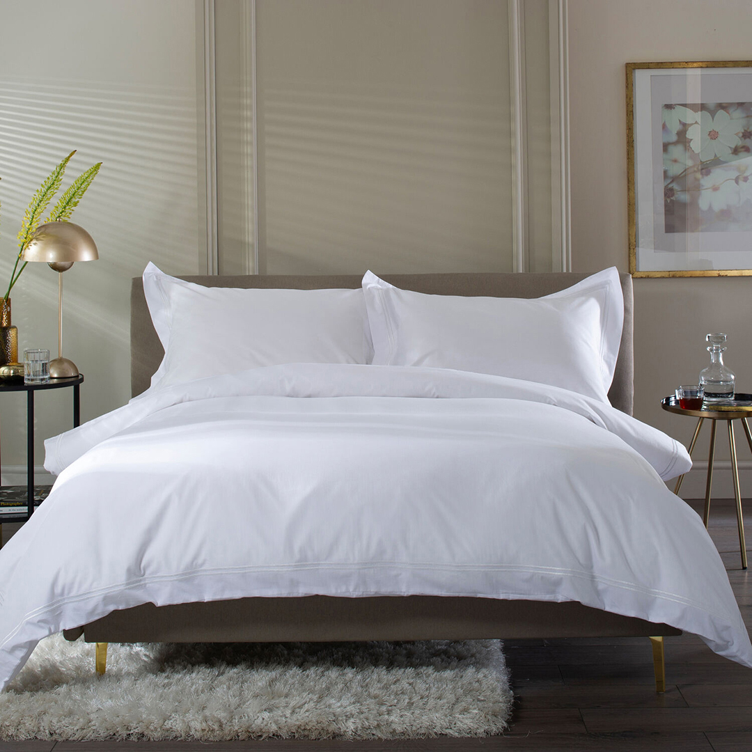 The Lyndon Company   200TC Snow Double Row Duvet Cover Set in Size Kingsize, BrandAlley