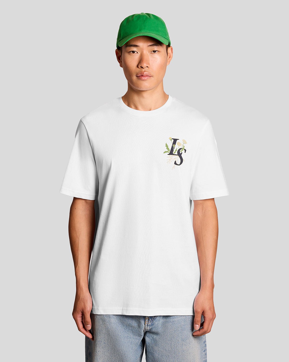 Lyle & Scott Men's   White Dandelion Script Graphic T-Shirt in Size L, BrandAlley