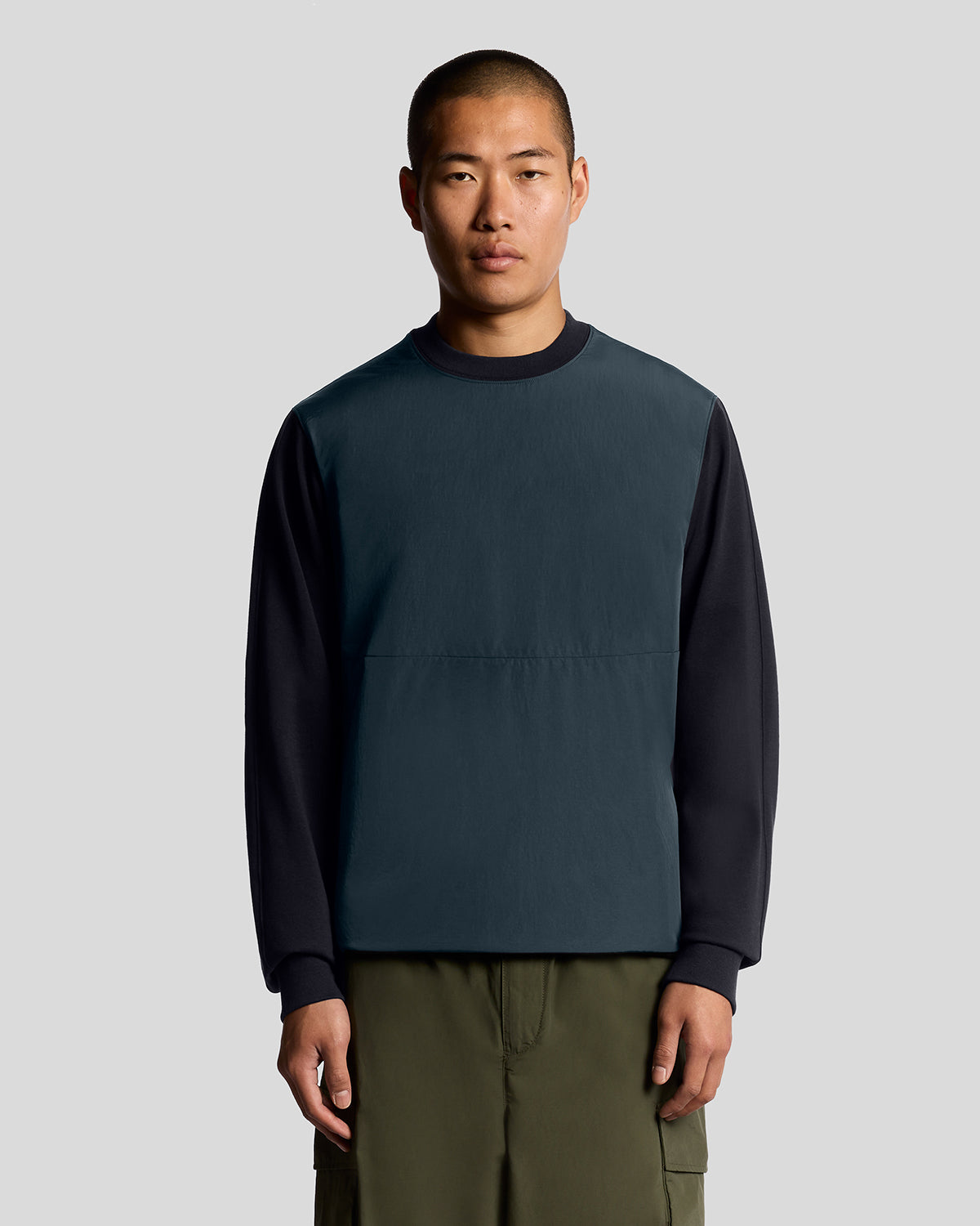 Lyle & Scott Men's  Half Raglan Hybrid Sweatshirt in Size L, BrandAlley