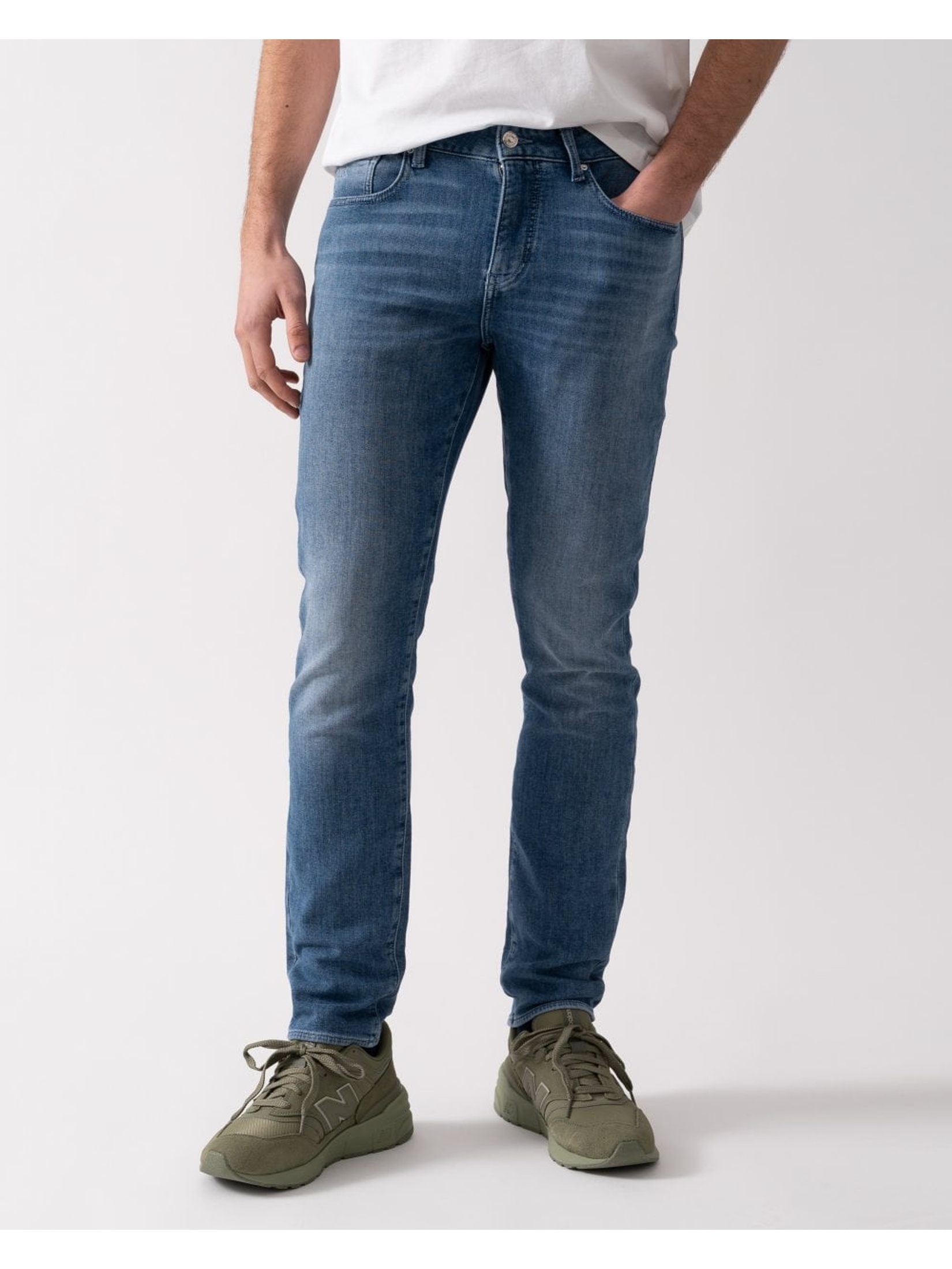 Armani Exchange Men's  Blue Jeans in Size 36 32, BrandAlley