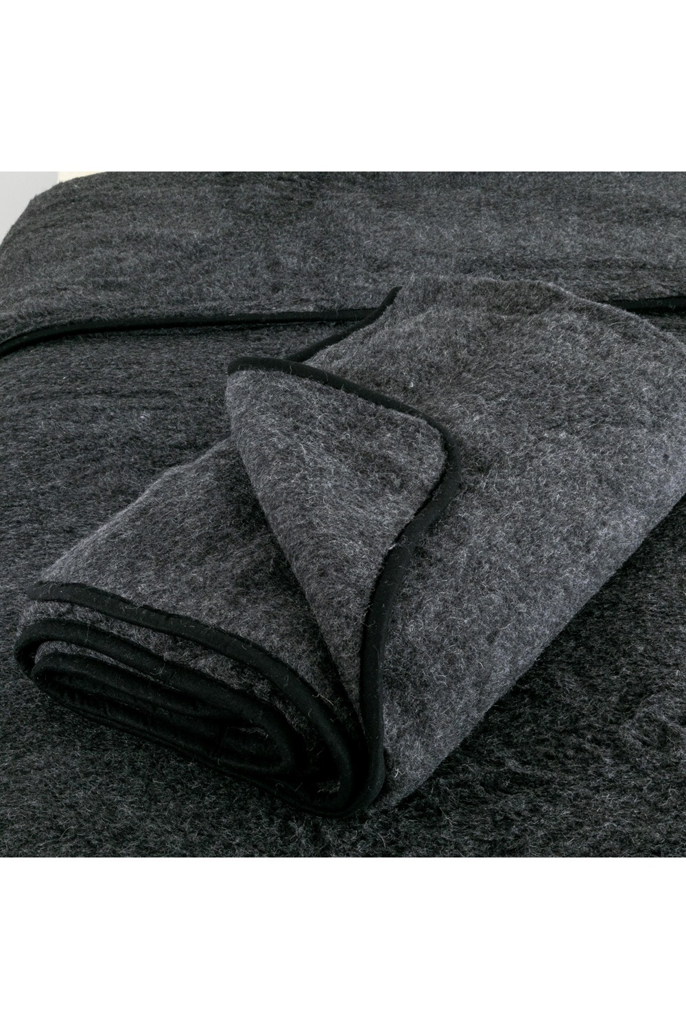 Native   Merino Wool Blanket - 220x200 Grey in Size L, BrandAlley
