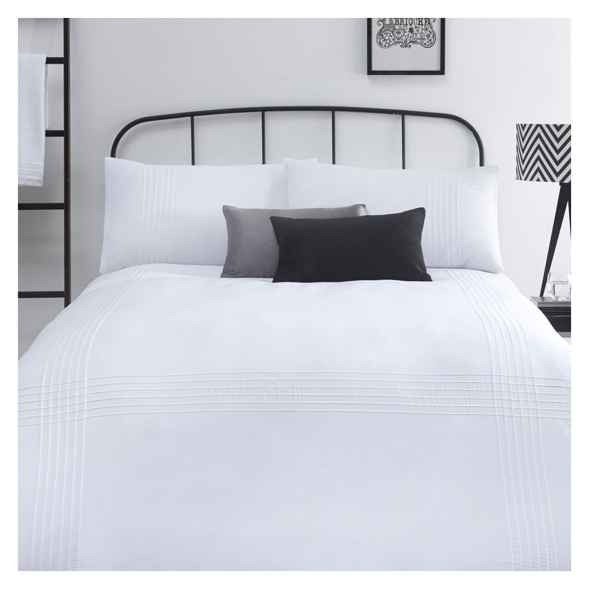 Amalfi Super King Duvet Cover Set, White main product photo