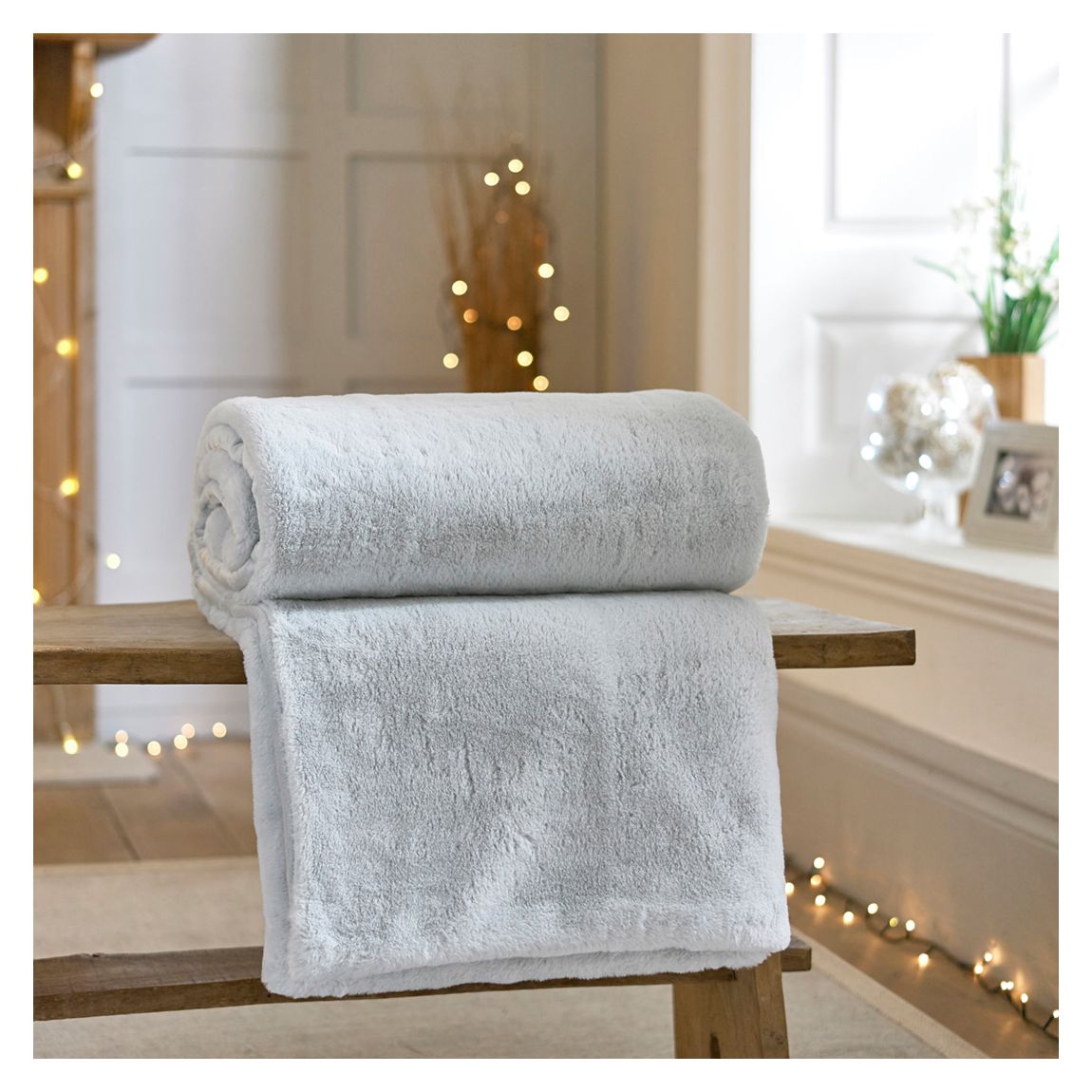 Aspen Faux Fur 130x180cm Throw, Silver main product photo