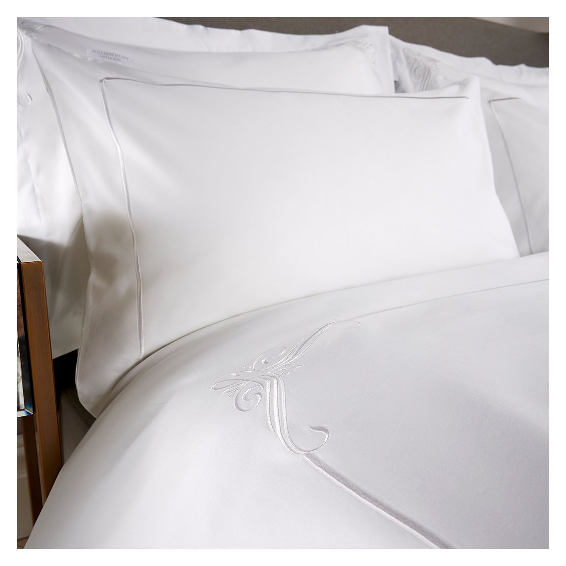 600TC Corner Motif Pair of Housewife Pillowcases, White main product photo