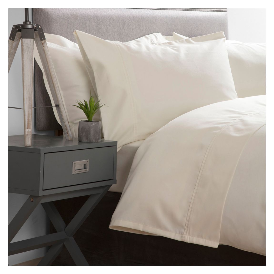 600Tc Sateen Double Flat Sheet, Ivory main product photo