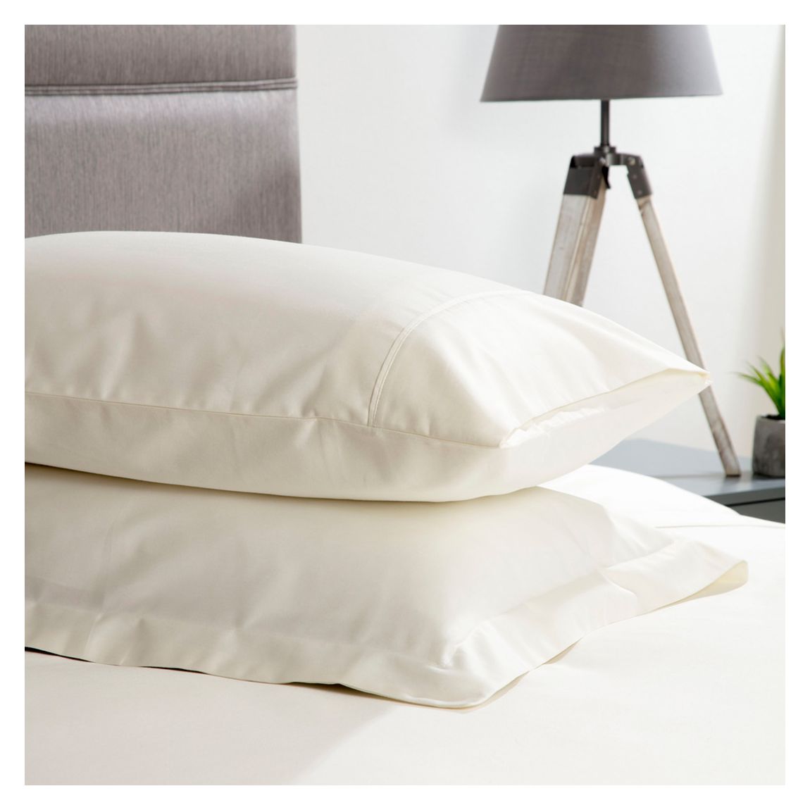 600Tc Sateen Square Pillowcase, Ivory main product photo