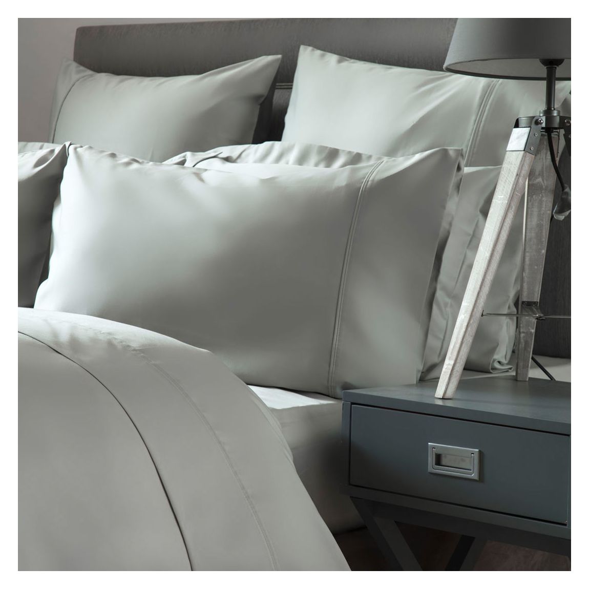 600Tc Sateen Double Flat Sheet, Platinum main product photo