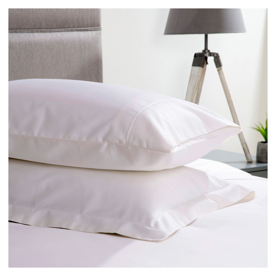 600Tc Sateen Easycare Oxford Pillowcase, White main product photo