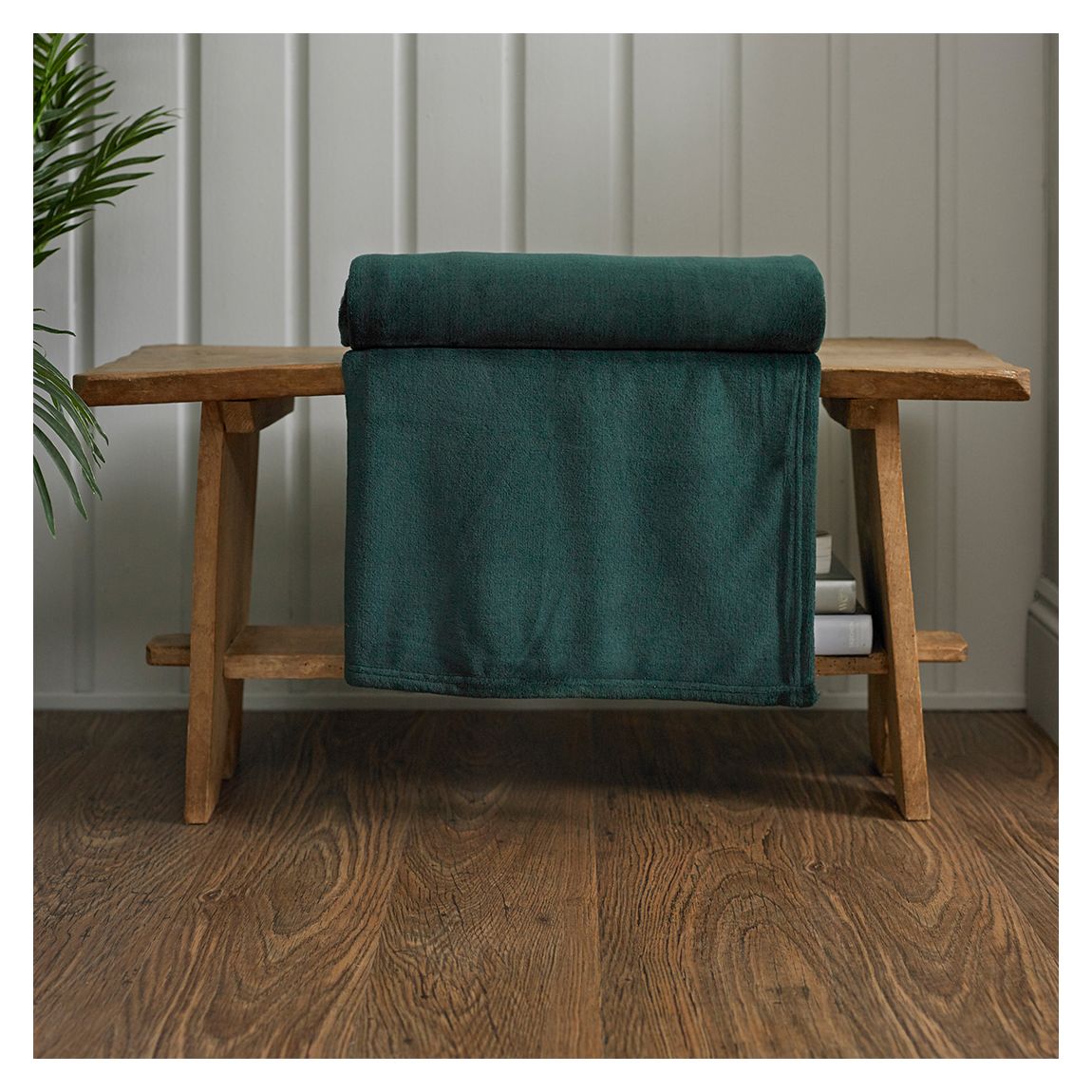 Snuggle Touch Throw 140x180cm, Dark Green main product photo