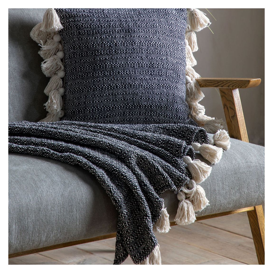 Woven Throw with Tassels Black 130x170cm main product photo