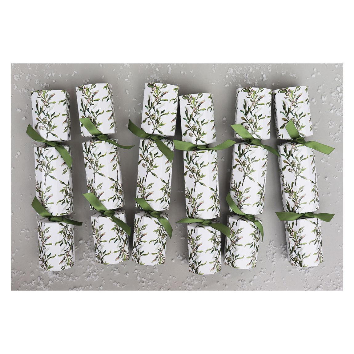 Set of 6 Mistletoe Luxury Christmas Crackers main product photo