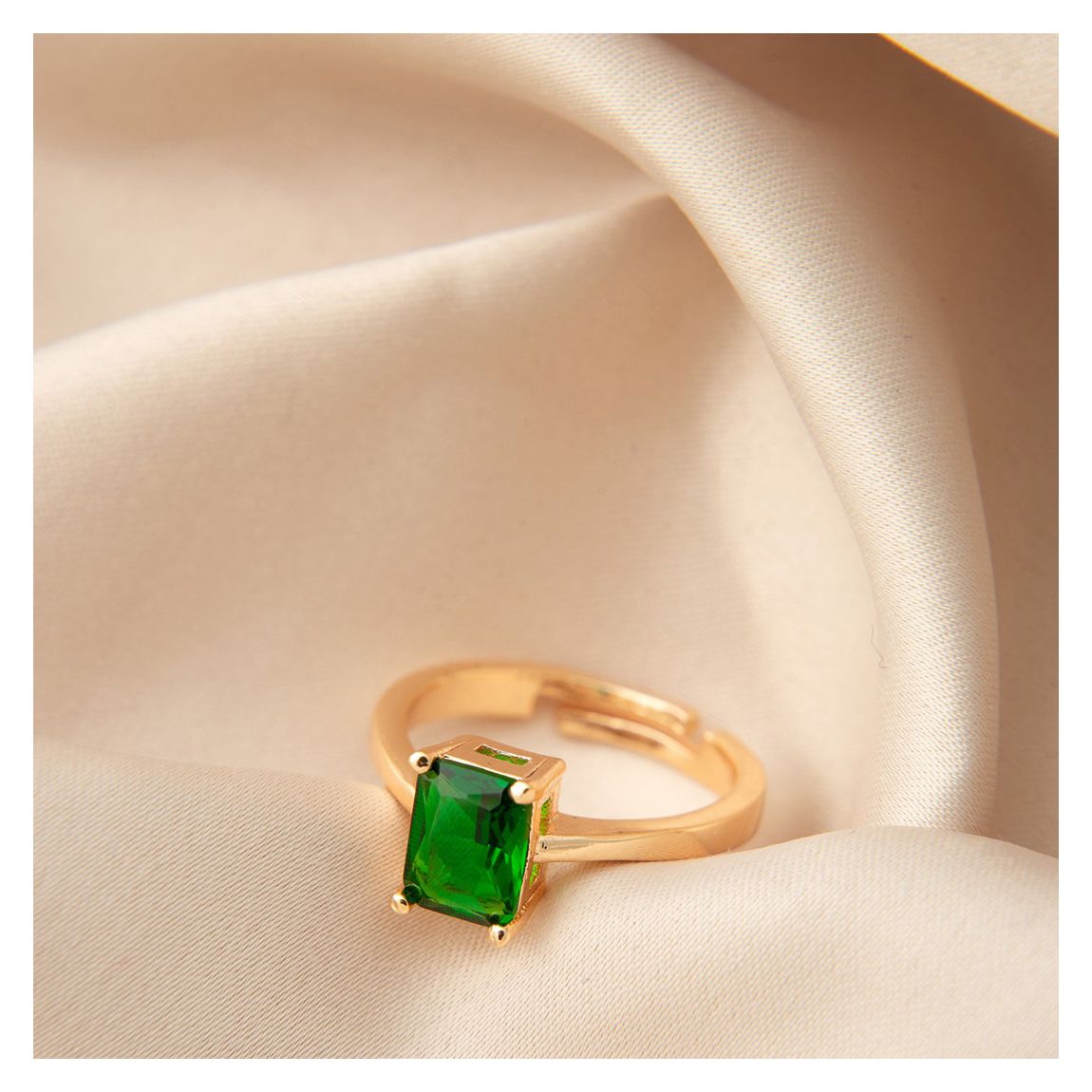 Yellow Gold/Emerald Green Ring main product photo