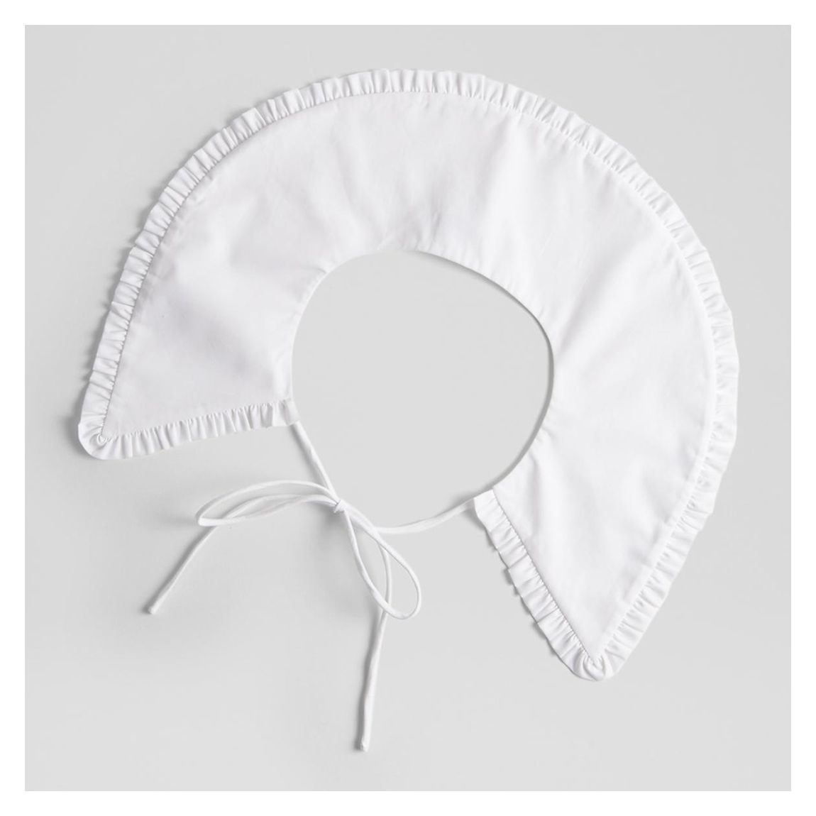 White Scallop Dolly Collar main product photo