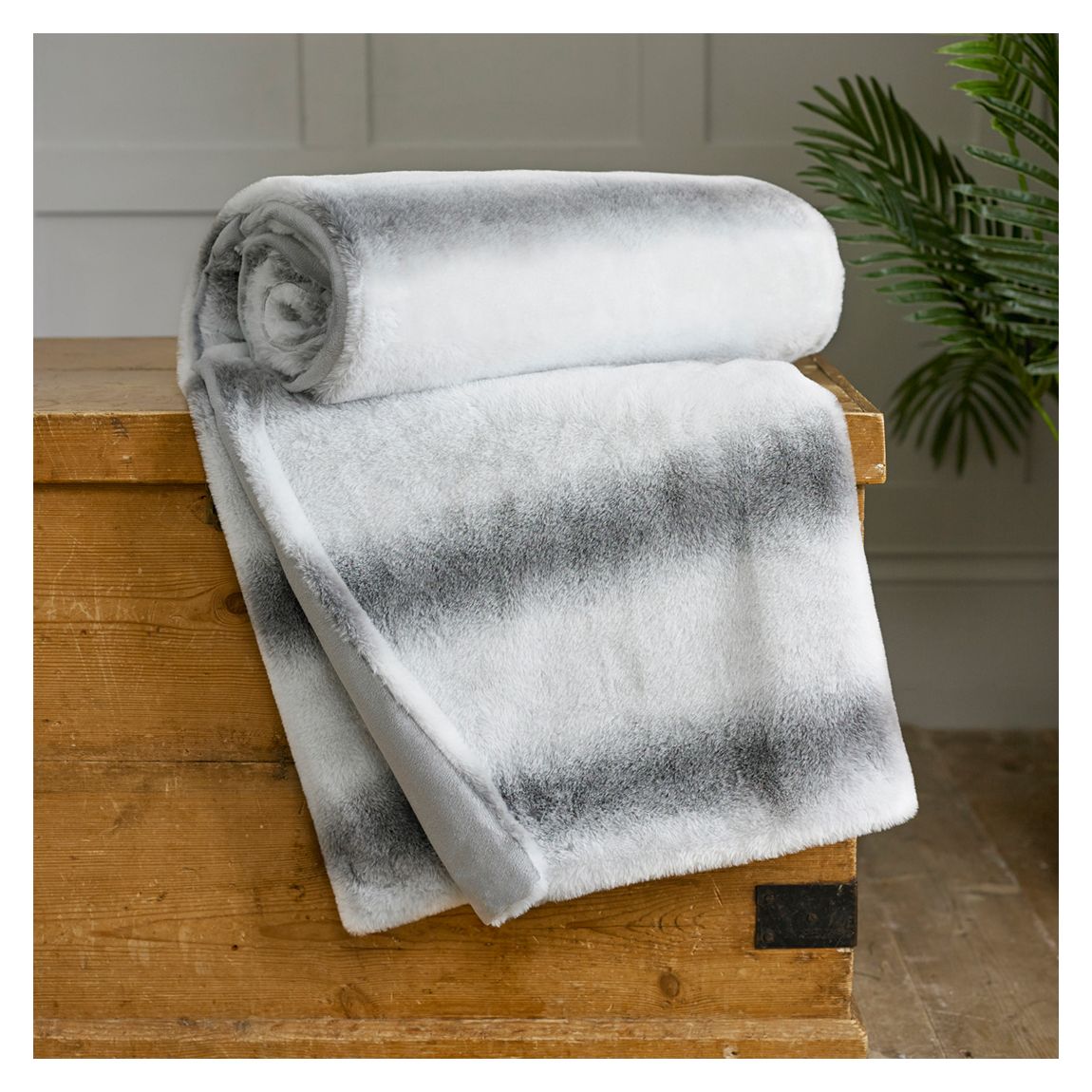 Sherbrook Faux Fur 130x150cm Throw, Silver main product photo