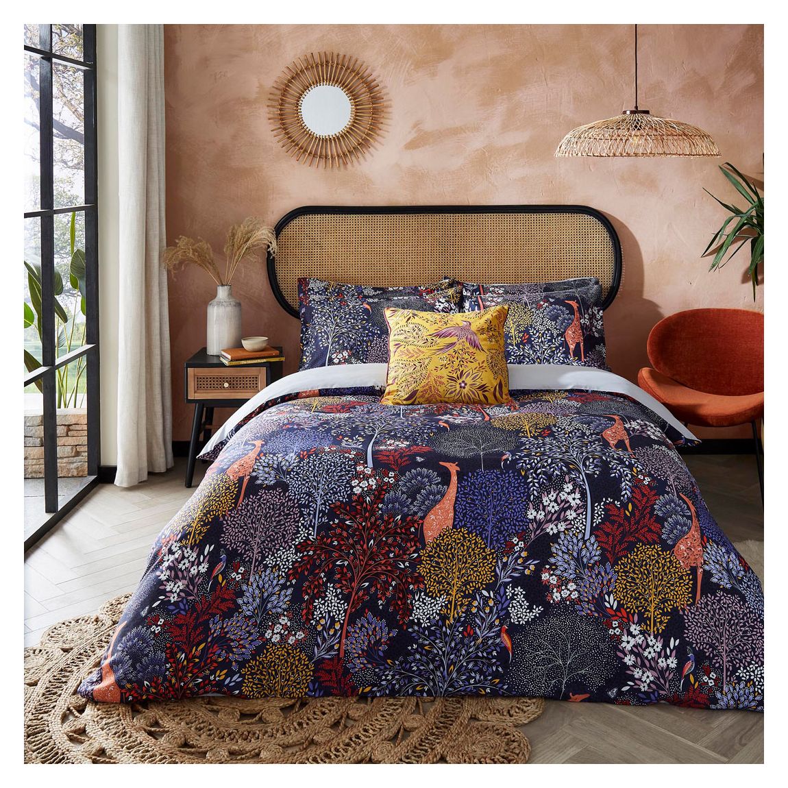 Giraffe's Sanctuary King Bedset, Navy main product photo