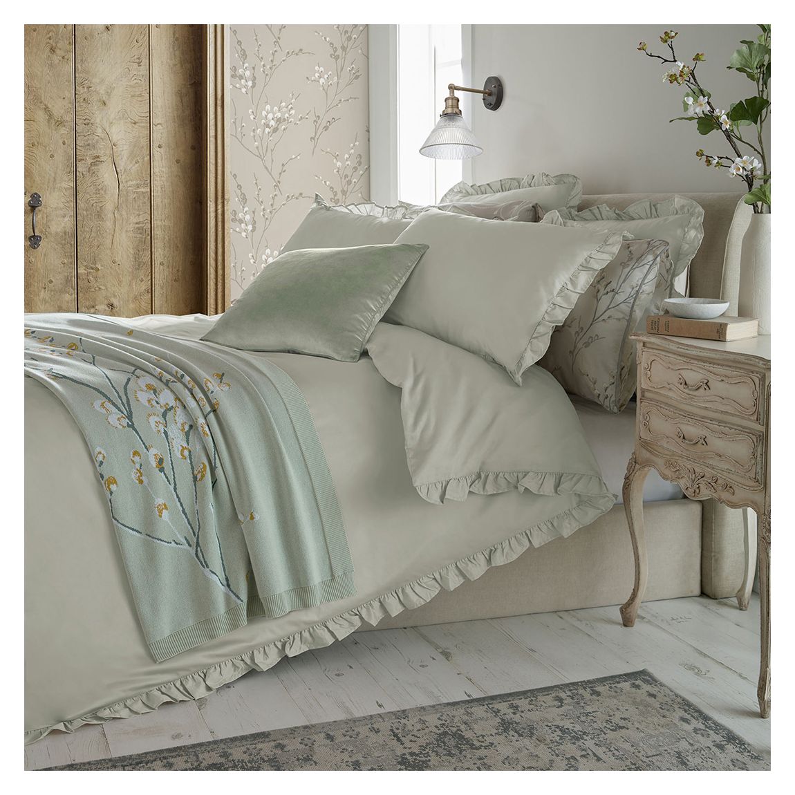 Ruffle King Bedset, Pale Dove Grey main product photo