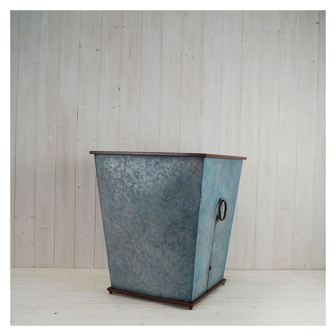Set of 2 Large Metal Planters main product photo