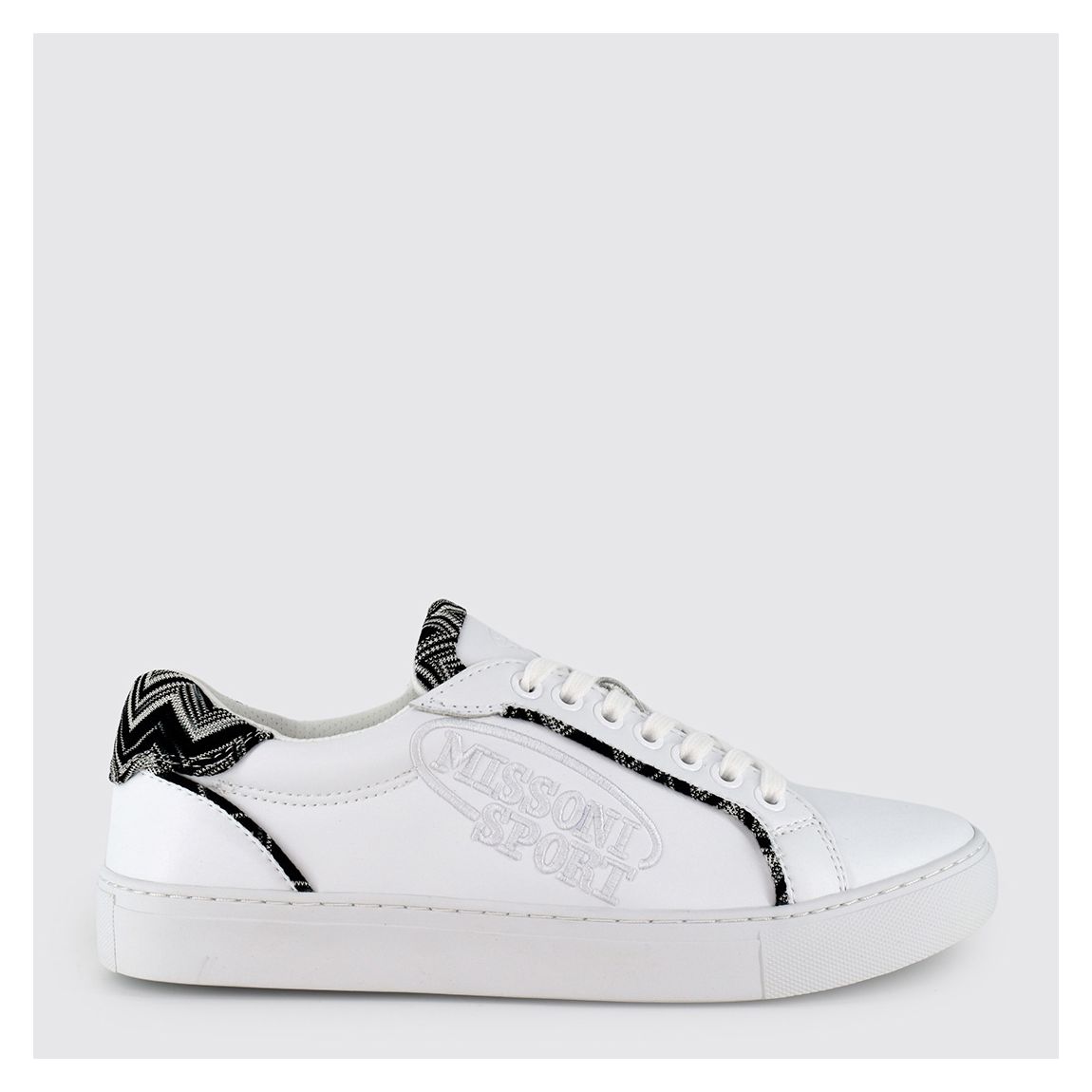 Men's White Low Top Lace Up Trainers main product photo