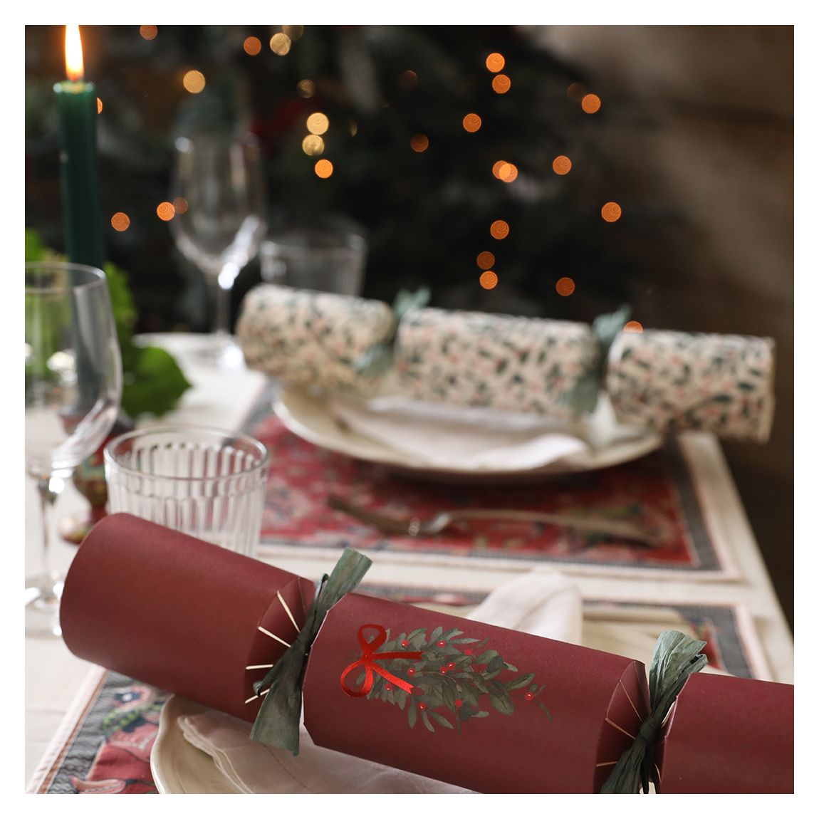 Set Of 8 Super Deluxe Merry Berry Christmas Crackers main product photo