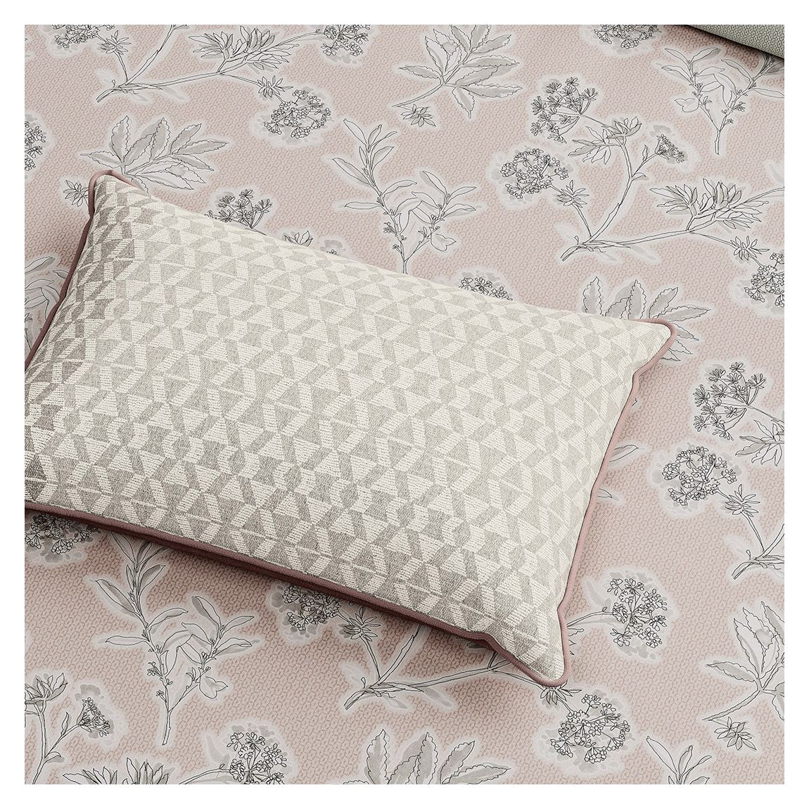 Maduri Cushion, Silver/Tuberose main product photo