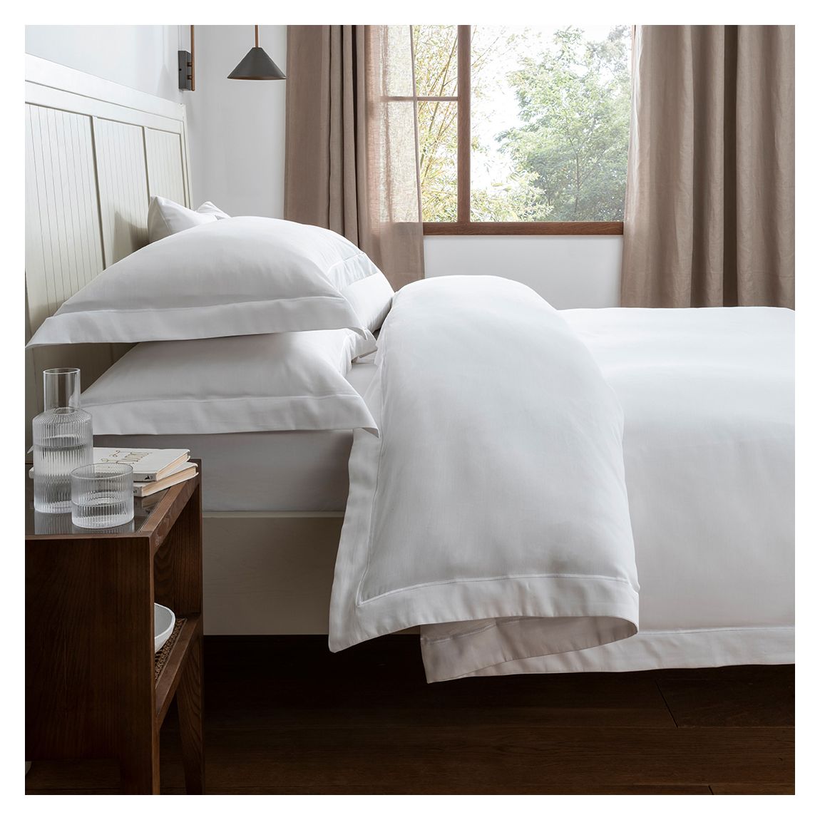 Regent King Duvet Cover Set, White main product photo
