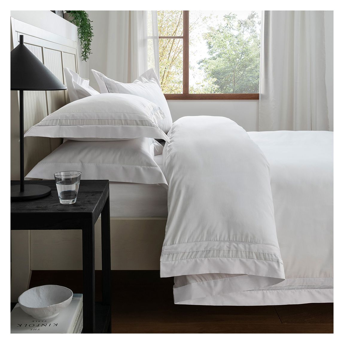 Savoy Double Duvet Cover Set, White main product photo