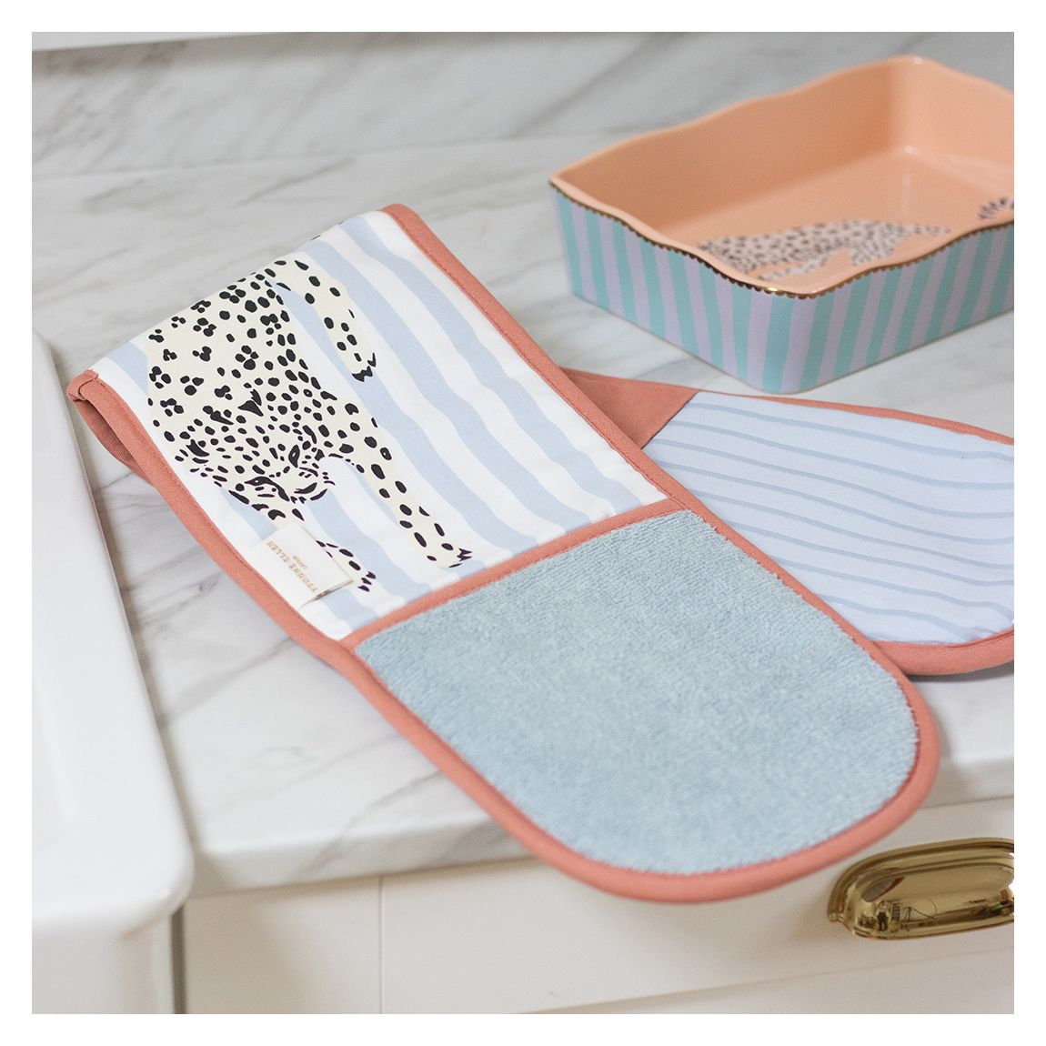 Cheetah Double Oven Glove main product photo