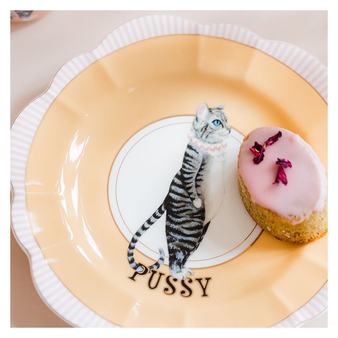 Pussy Cat Flower Plate, 23cm main product photo