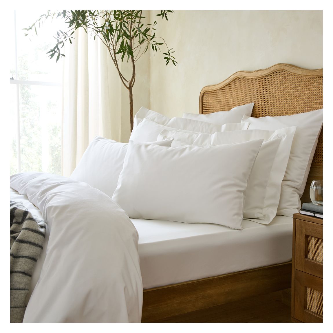 1000TC Premium Single Fitted Sheet, White main product photo