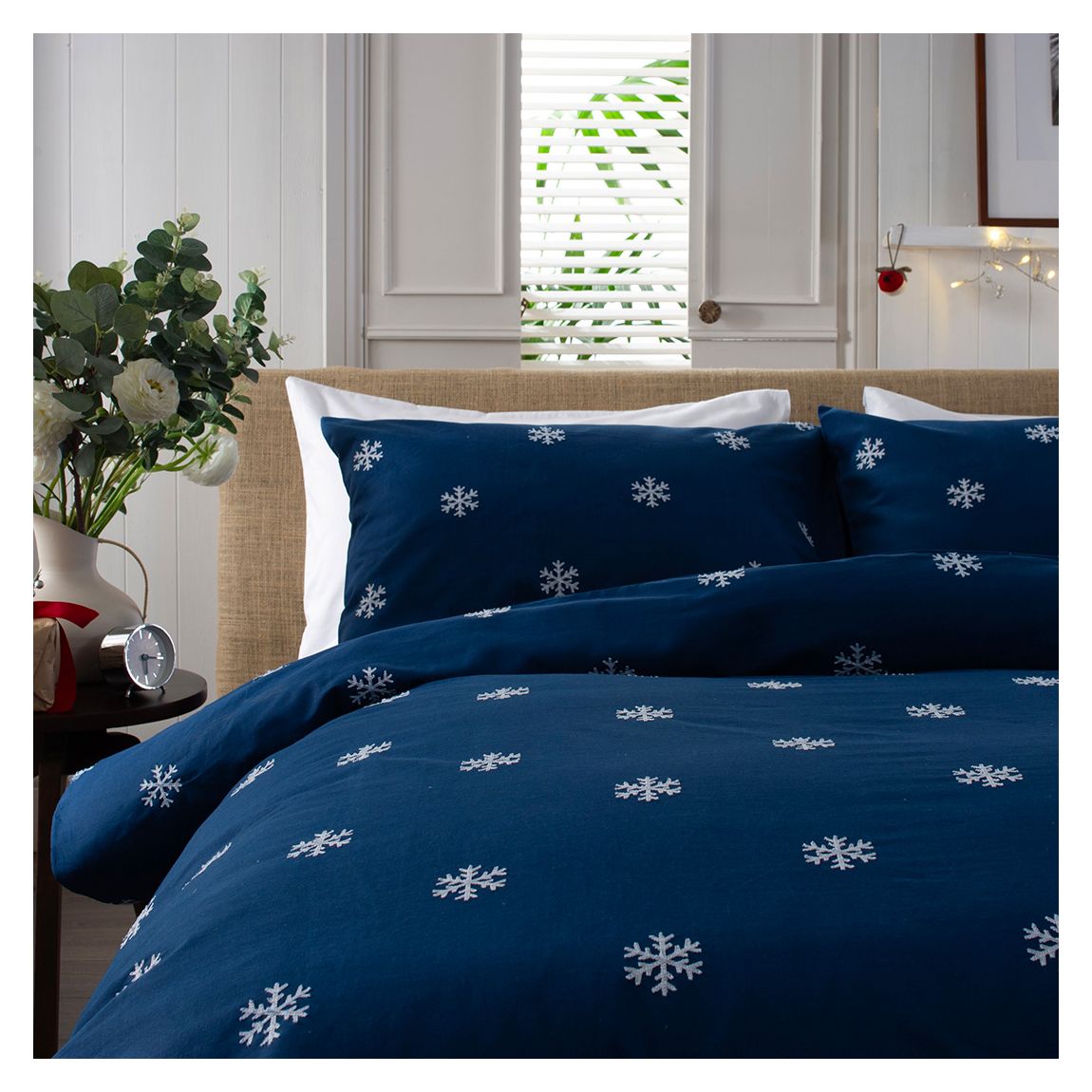 Snowflake King Duvet Set, White/Navy main product photo